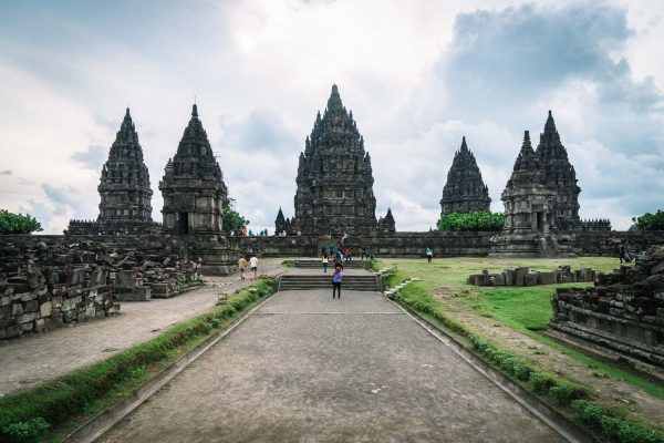 contoh descriptive text about place - prambanan temple