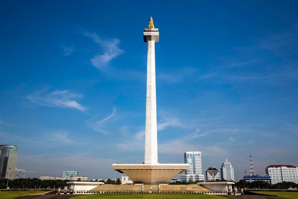 contoh teks deskripsi bahasa indonesia - monas