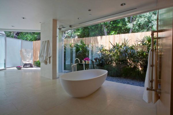 garden tub vs jacuzzi